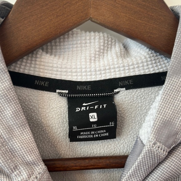 Nike Gray Performance Hoodie with Camouflage Design boys Kids XL pockets & hood - Picture 2 of 7